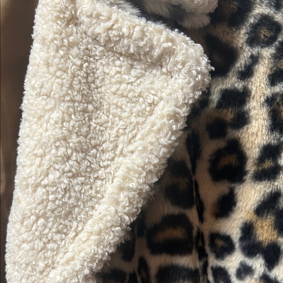 GAP Leopard Print Teddy Jacket - Picture 5 of 11